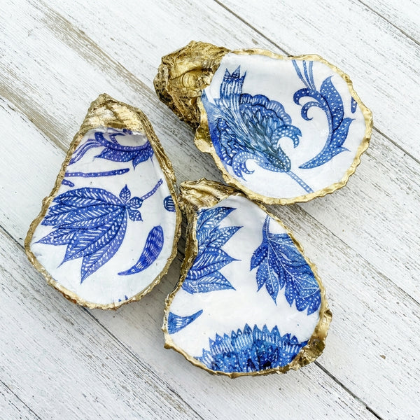 Blue Willow Oyster Shell Ring Dish