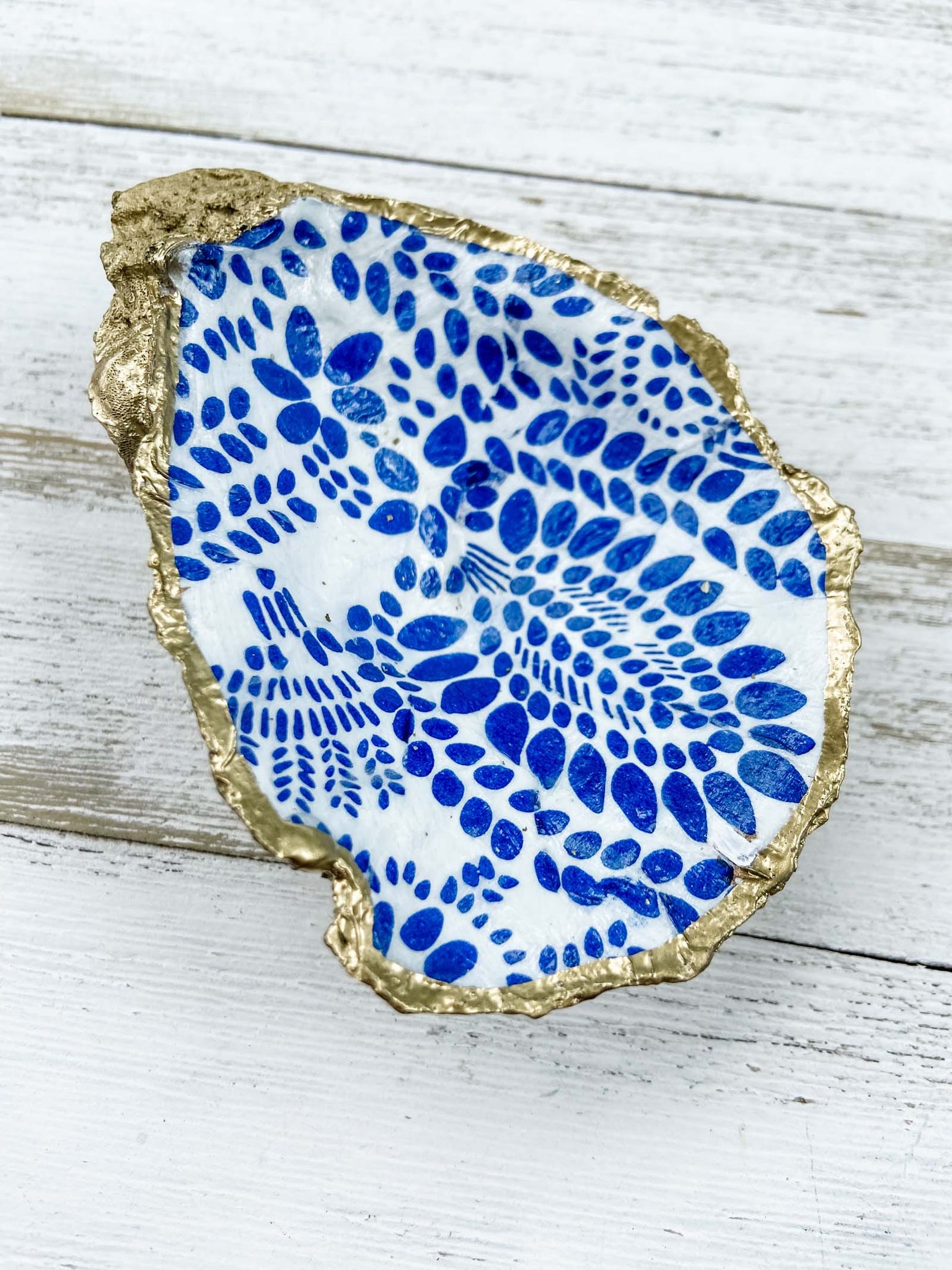 Blue and White Oyster Shell Ring Dish image 4