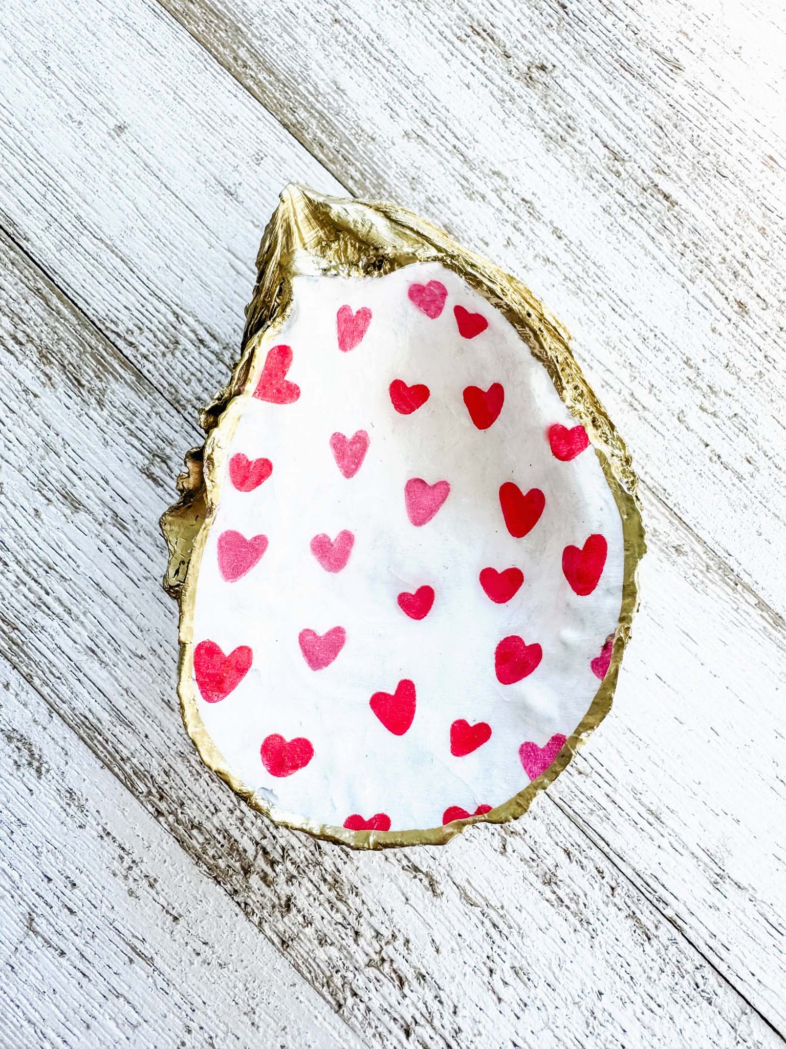 Tiny Hearts Oyster Shell Ring Dish image 0