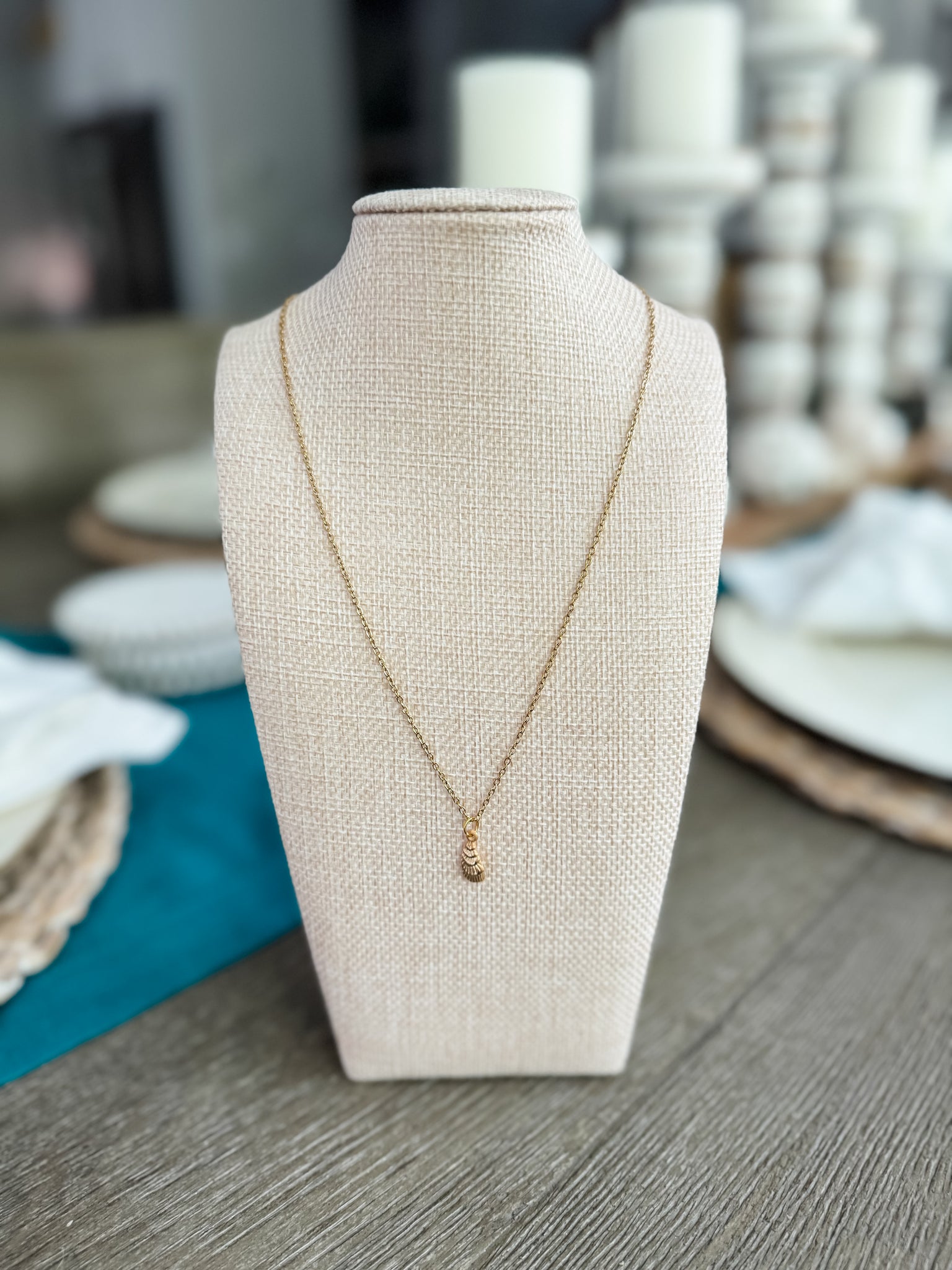 Shell Pendant Necklace