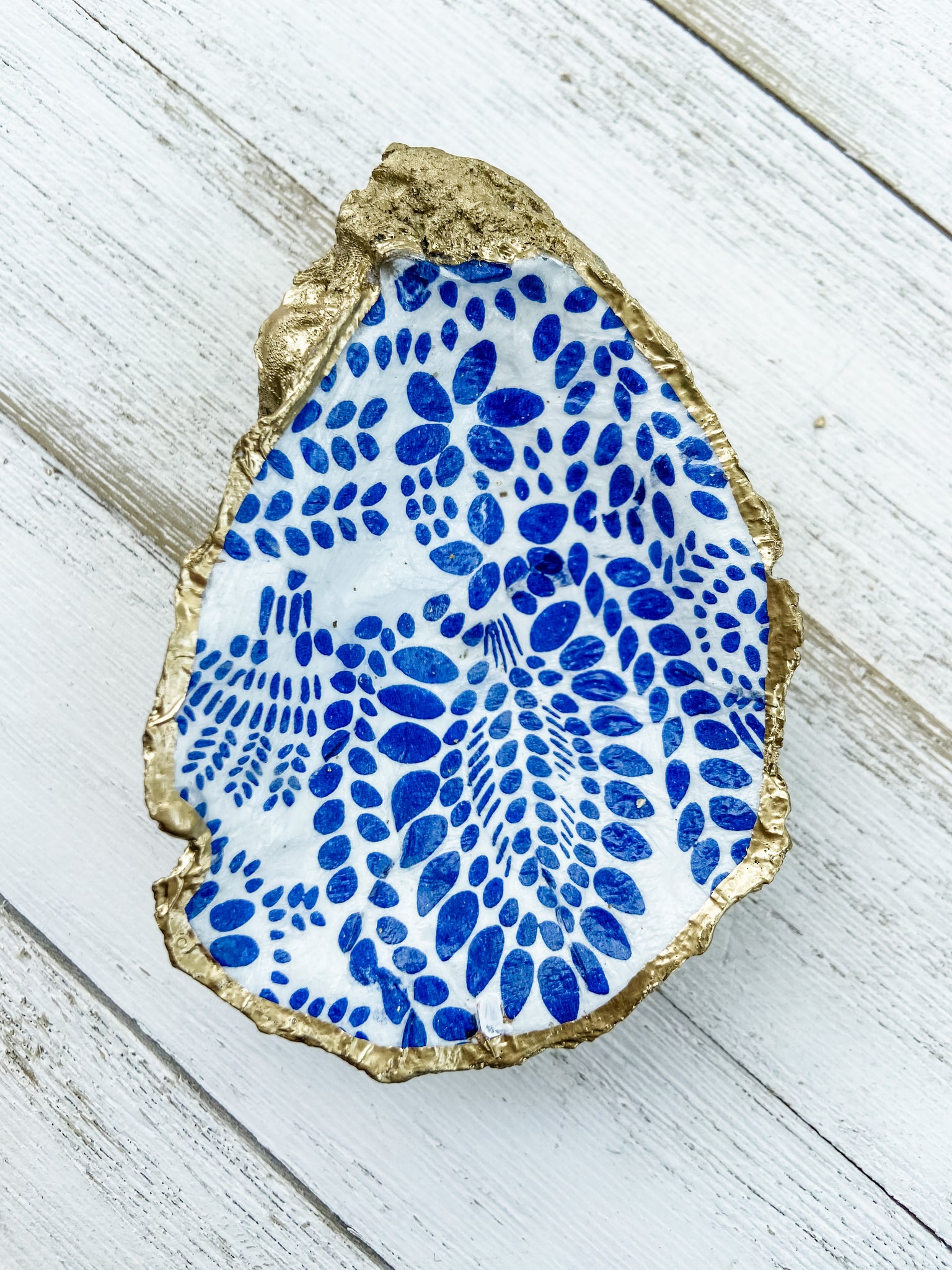 Blue and White Oyster Shell Ring Dish