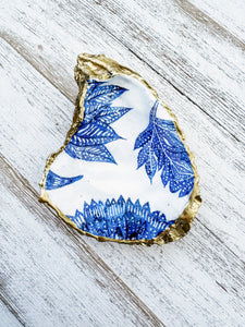 Blue Willow Oyster Shell Ring Dish