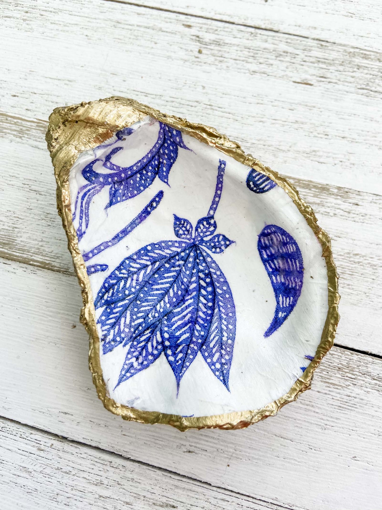 Blue Willow Oyster Shell Ring Dish image 1