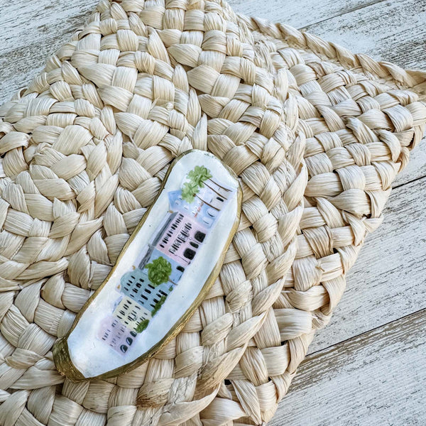 Rainbow Row Oyster Shell Clutch image 2